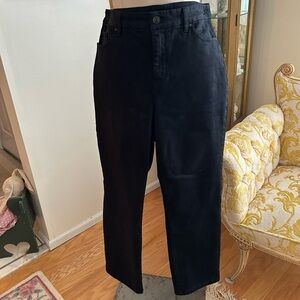 Chico’s So Slimming Slim leg jeans SZ 1 short. C:84A